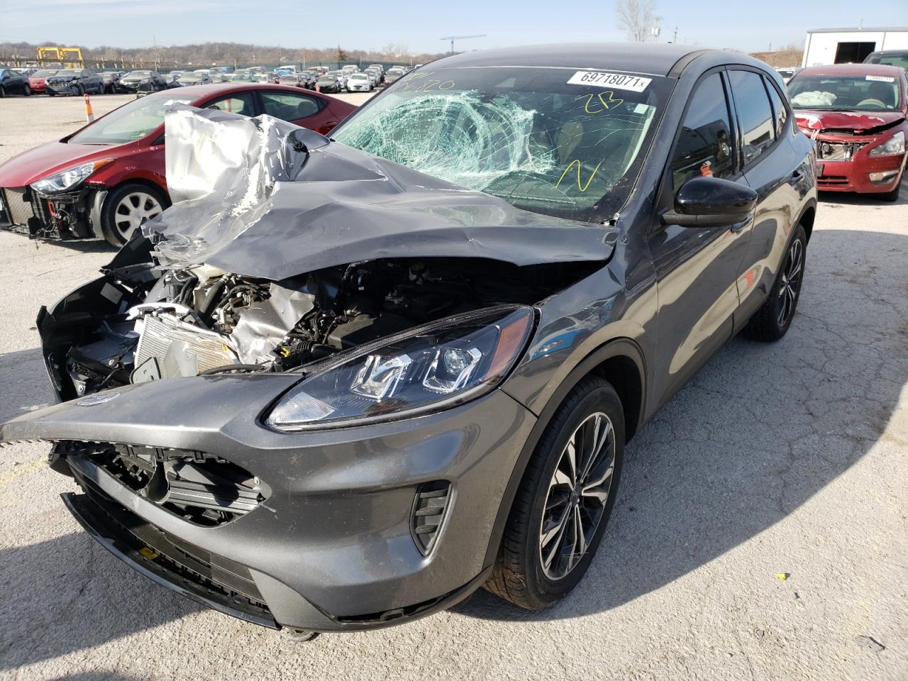 Photo 2 from auction – 2021 FORD ESCAPE SE with VIN 1FMCU9G68MUA06820