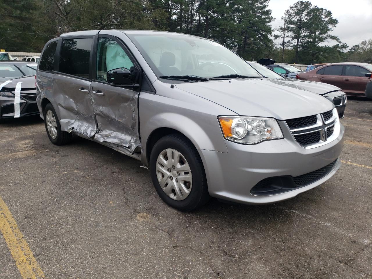 DODGE GRAND CARA 2018 with VIN 2C4RDGBG2JR324010 - Photo from auction