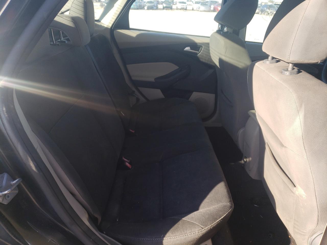 Photo 6 from auction – 2014 FORD FOCUS SE with VIN 1FADP3F27EL103306