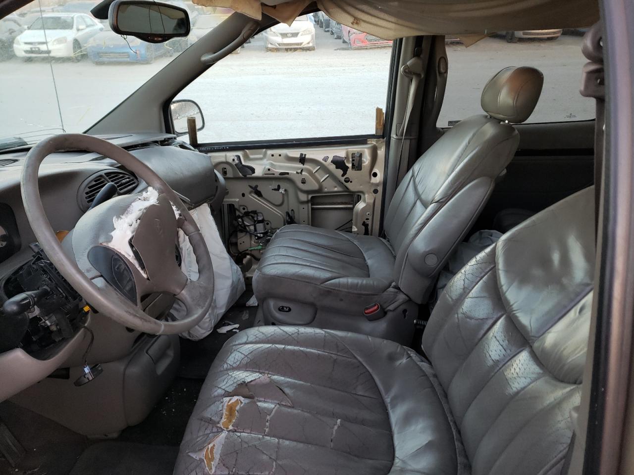Photo 5 from auction – 2000 CHRYSLER TOWN & COU with VIN 1C4GP64L7YB526773