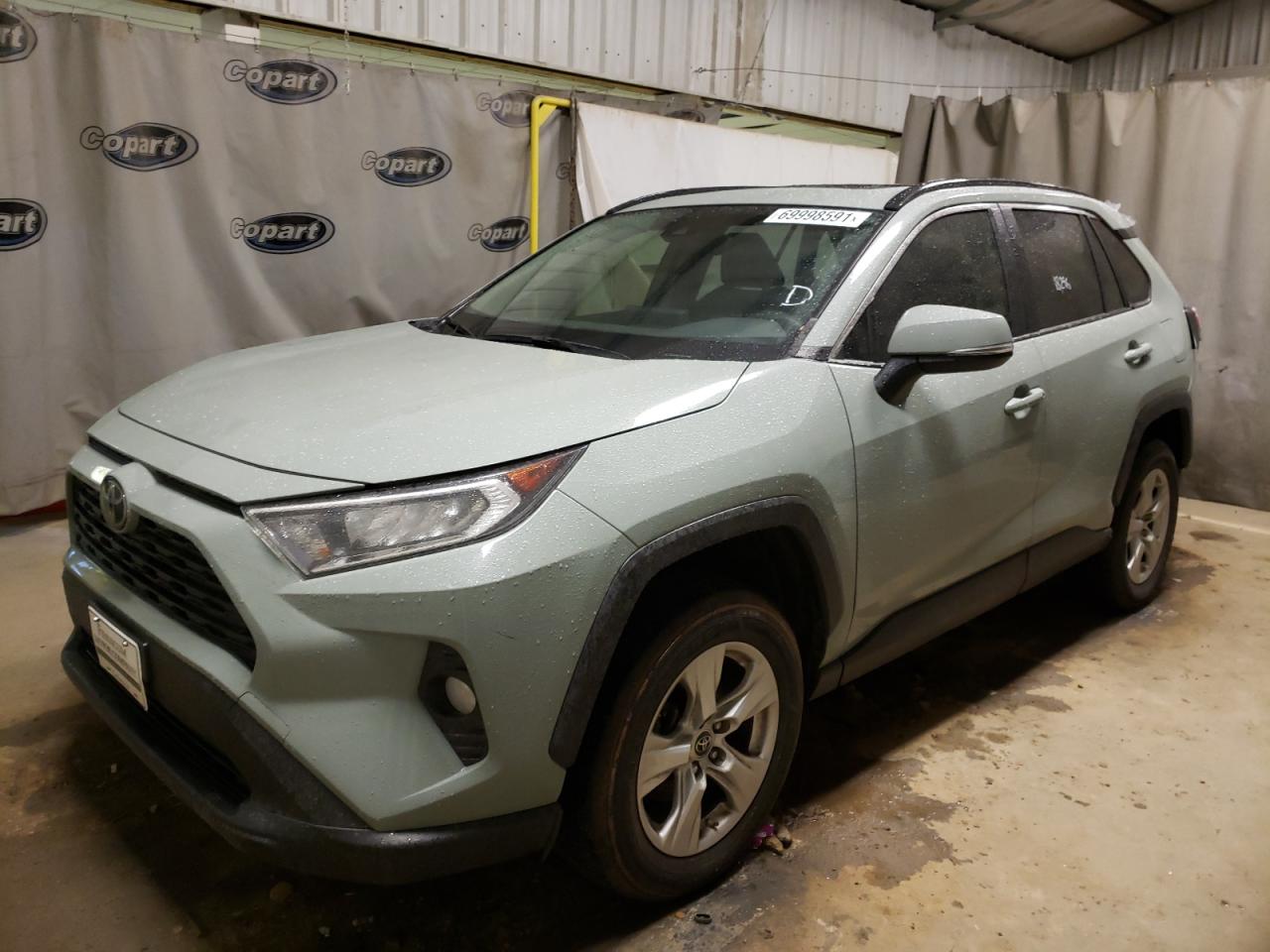 Photo 2 from auction – 2019 TOYOTA RAV4 XLE with VIN JTMW1RFVXKD026633