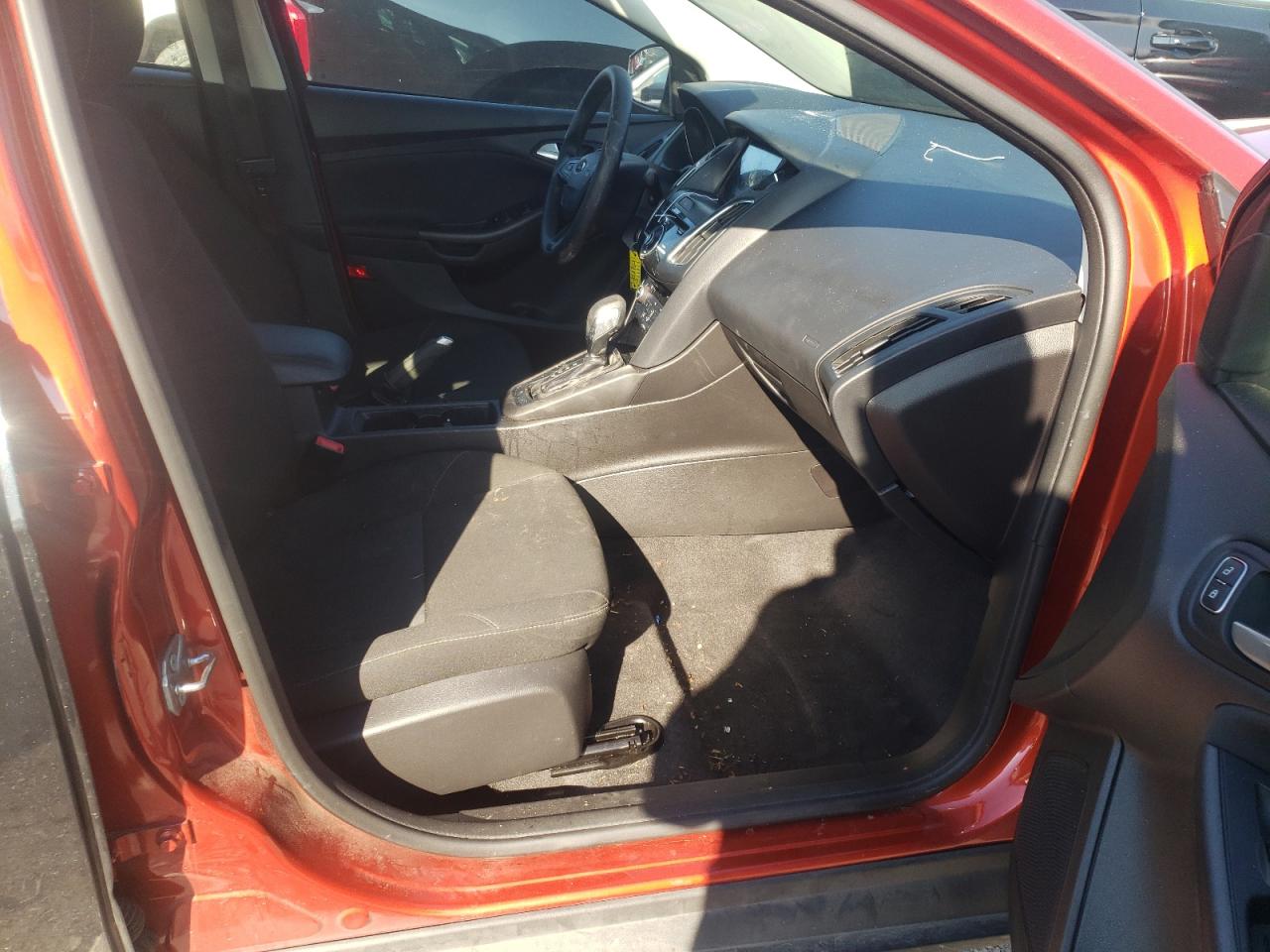 Photo 5 from auction – 2018 FORD FOCUS SEL with VIN 1FADP3H22JL291241