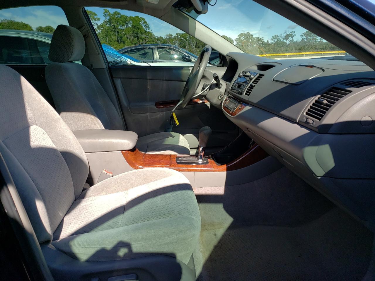 Photo 5 from auction – 2003 TOYOTA CAMRY with VIN 4T1BE32K63U205907