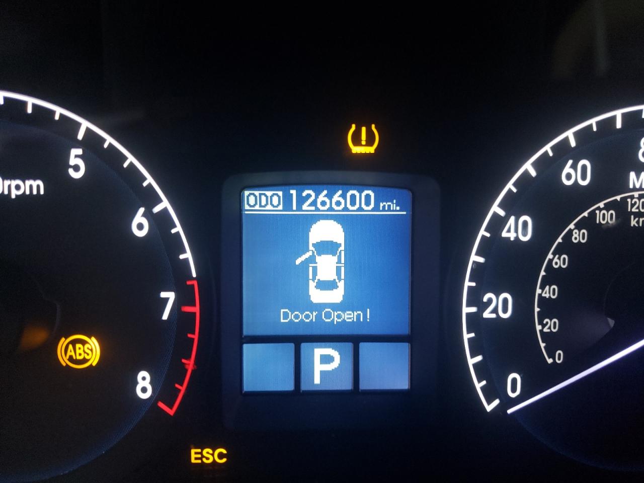 Photo 8 from auction – 2012 HYUNDAI GENESIS 3. with VIN KMHGC4DD7CU183769