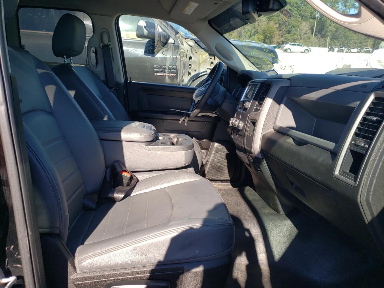 Photo 5 from auction – 2019 RAM 1500 CLASS with VIN 1C6RR6FG8KS603362