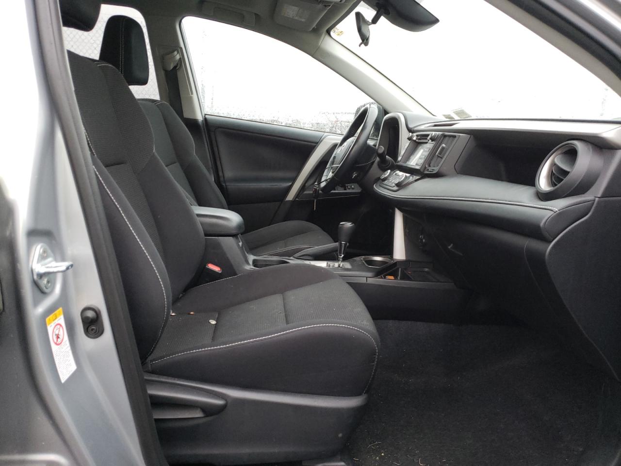 Photo 5 from auction – 2017 TOYOTA RAV4 XLE with VIN 2T3RFREV1HW639526