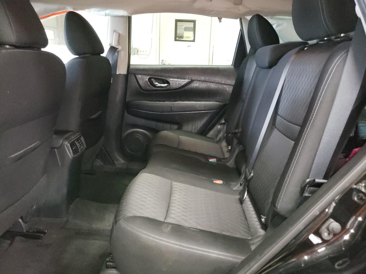 Photo 6 from auction – 2018 NISSAN ROGUE S with VIN KNMAT2MT8JP582255