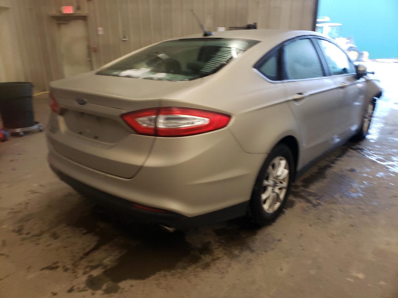 Photo 4 from auction – 2015 FORD FUSION S with VIN 3FA6P0G73FR299457