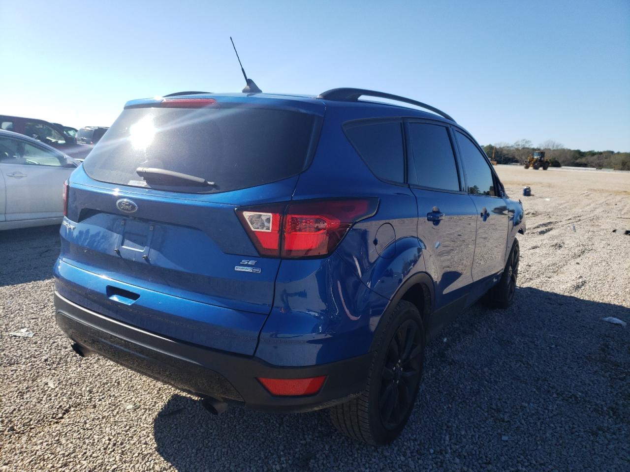 Photo 4 from auction – 2019 FORD ESCAPE SE with VIN 1FMCU9GD2KUA38996