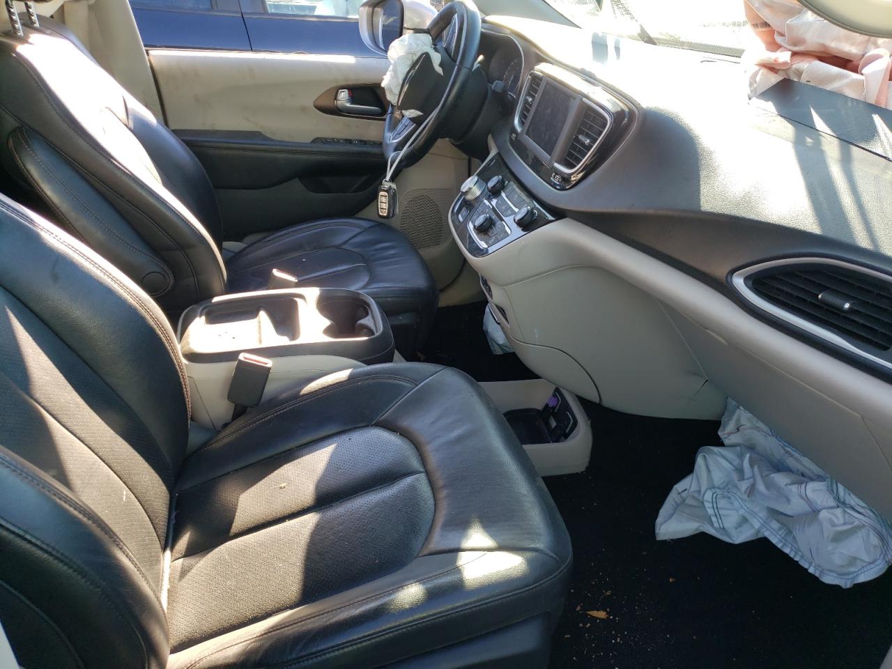 Photo 5 from auction – 2018 CHRYSLER PACIFICA T with VIN 2C4RC1BG8JR120098