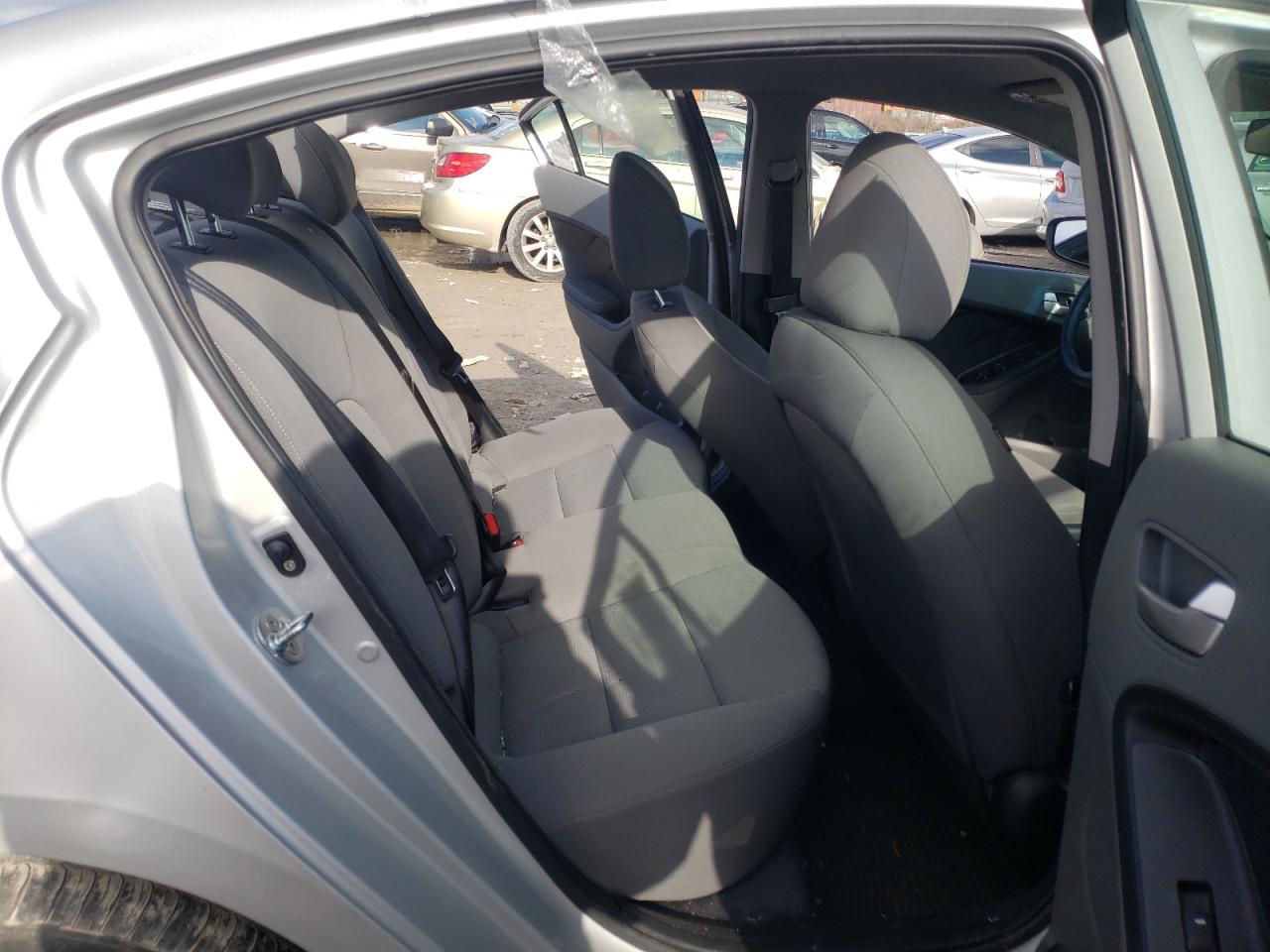Photo 6 from auction – 2017 KIA FORTE LX with VIN 3KPFK4A70HE157490