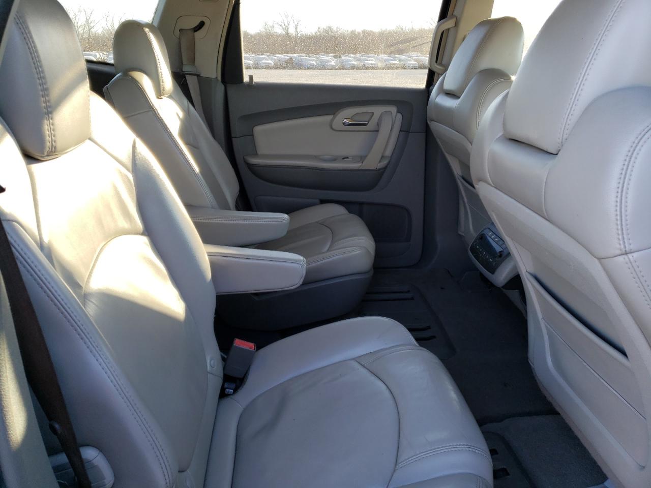 Photo 6 from auction – 2009 CHEVROLET TRAVERSE with VIN 1GNEV23D19S139306
