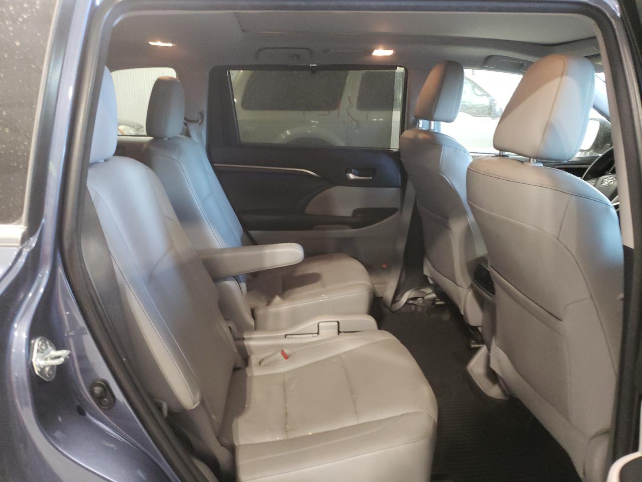 Photo 6 from auction – 2015 TOYOTA HIGHLANDER with VIN 5TDDKRFH6FS194312