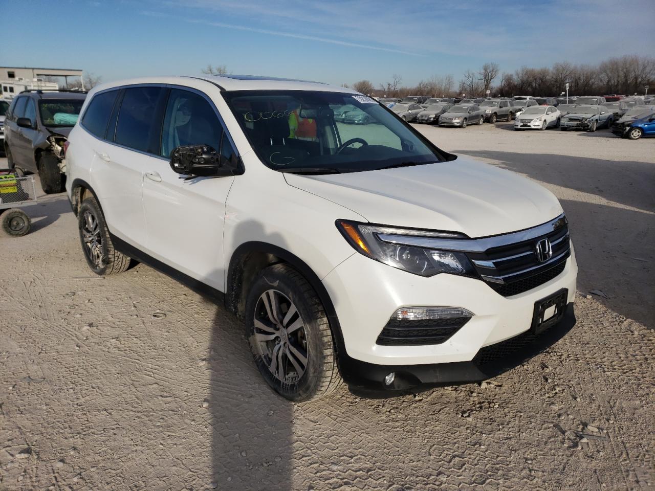 HONDA PILOT EXLN 2017 مع رقم تعريف المركبة 5FNYF6H77HB006641 - صورة من المزاد