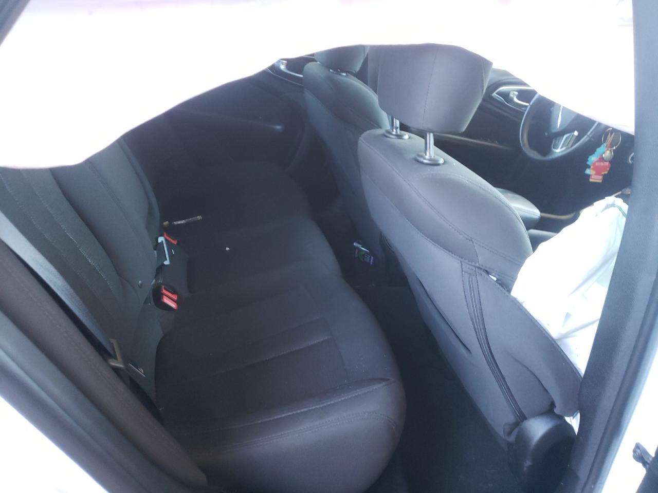 Photo 6 from auction – 2016 CHRYSLER 200 LIMITE with VIN 1C3CCCAG6GN171838