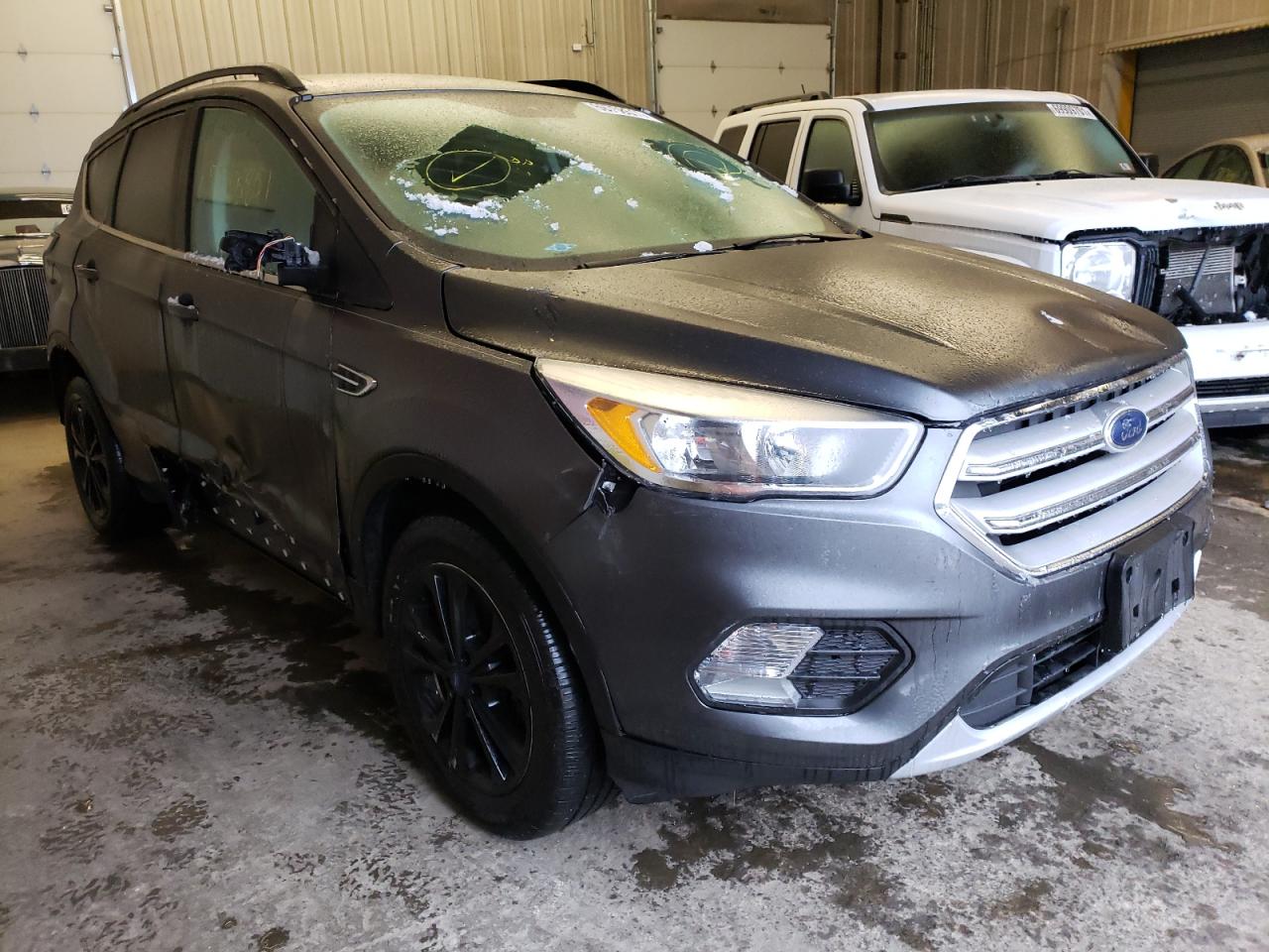 FORD ESCAPE SE 2018 with VIN 1FMCU9GD9JUA06142 - Photo from auction