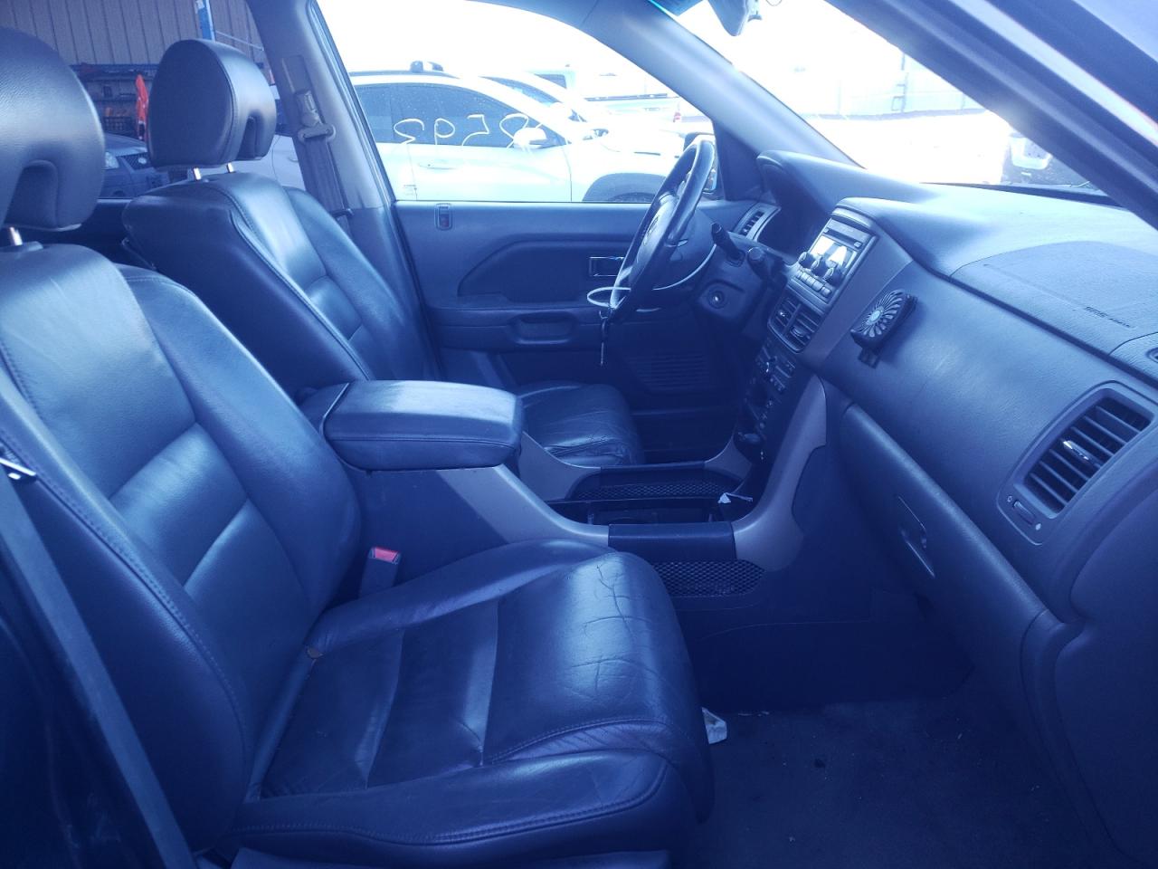 Photo 5 from auction – 2006 HONDA PILOT EX with VIN 2HKYF18536H516596