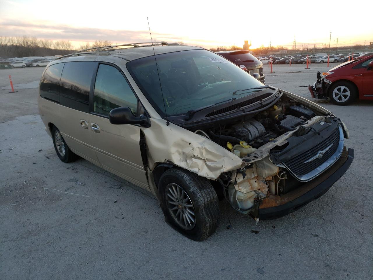 CHRYSLER TOWN & COU 2000 with VIN 1C4GP64L7YB526773 - Photo from auction