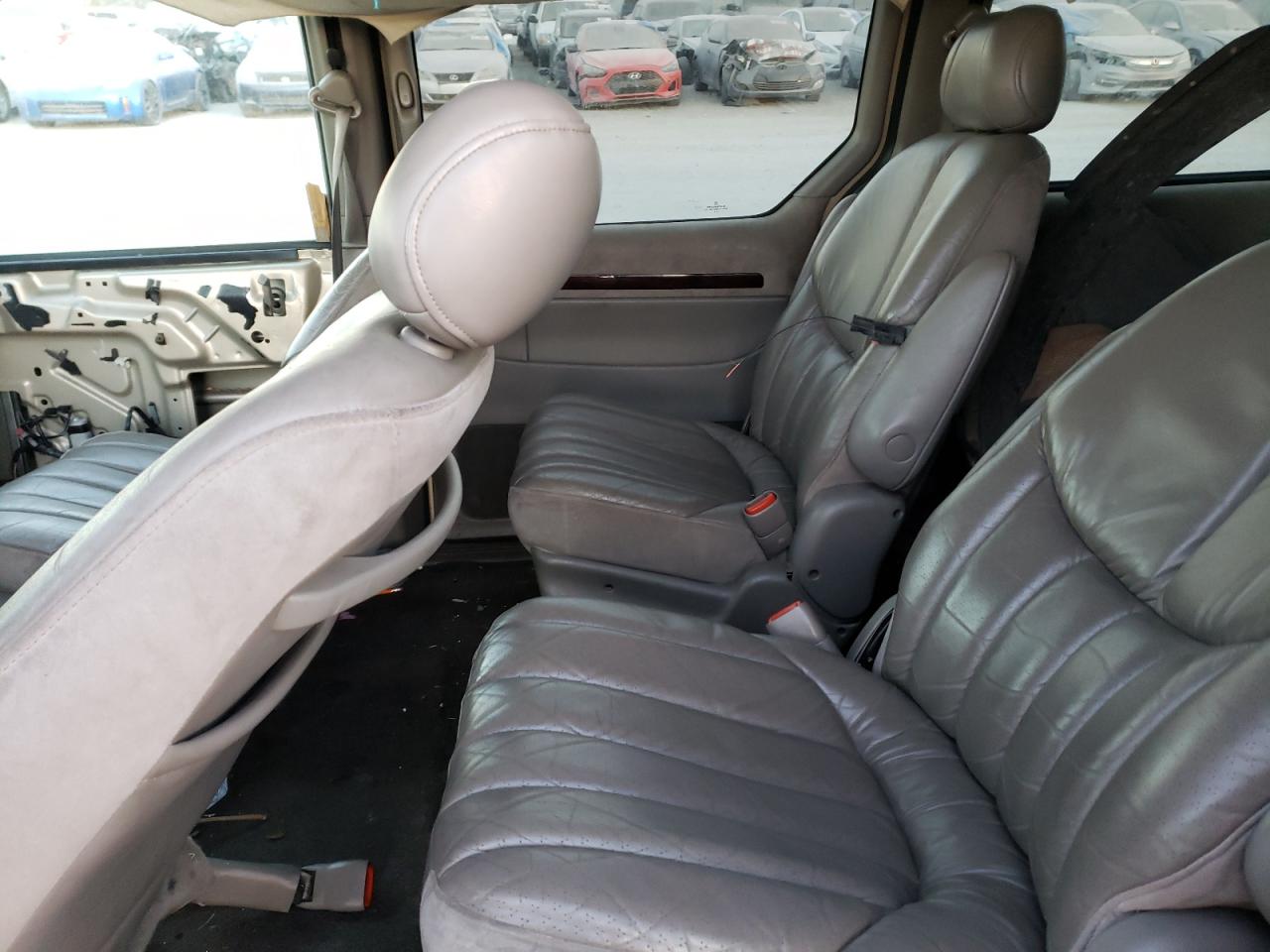 Photo 6 from auction – 2000 CHRYSLER TOWN & COU with VIN 1C4GP64L7YB526773