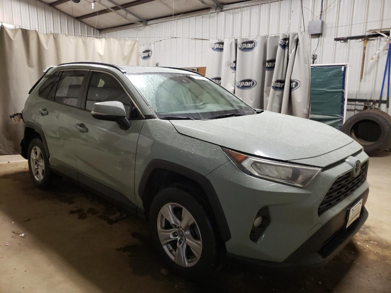 Photo 1 from auction – 2019 TOYOTA RAV4 XLE with VIN JTMW1RFVXKD026633