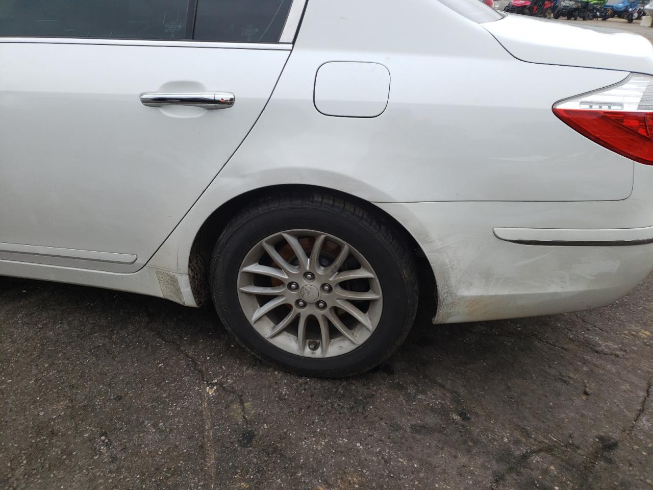 Photo 9 from auction – 2011 HYUNDAI GENESIS 3. with VIN KMHGC4DE9BU128294