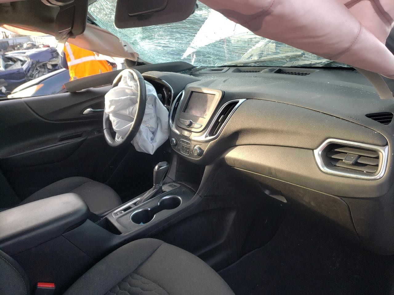 Photo 5 from auction – 2020 CHEVROLET EQUINOX LT with VIN 2GNAXTEV6L6192548