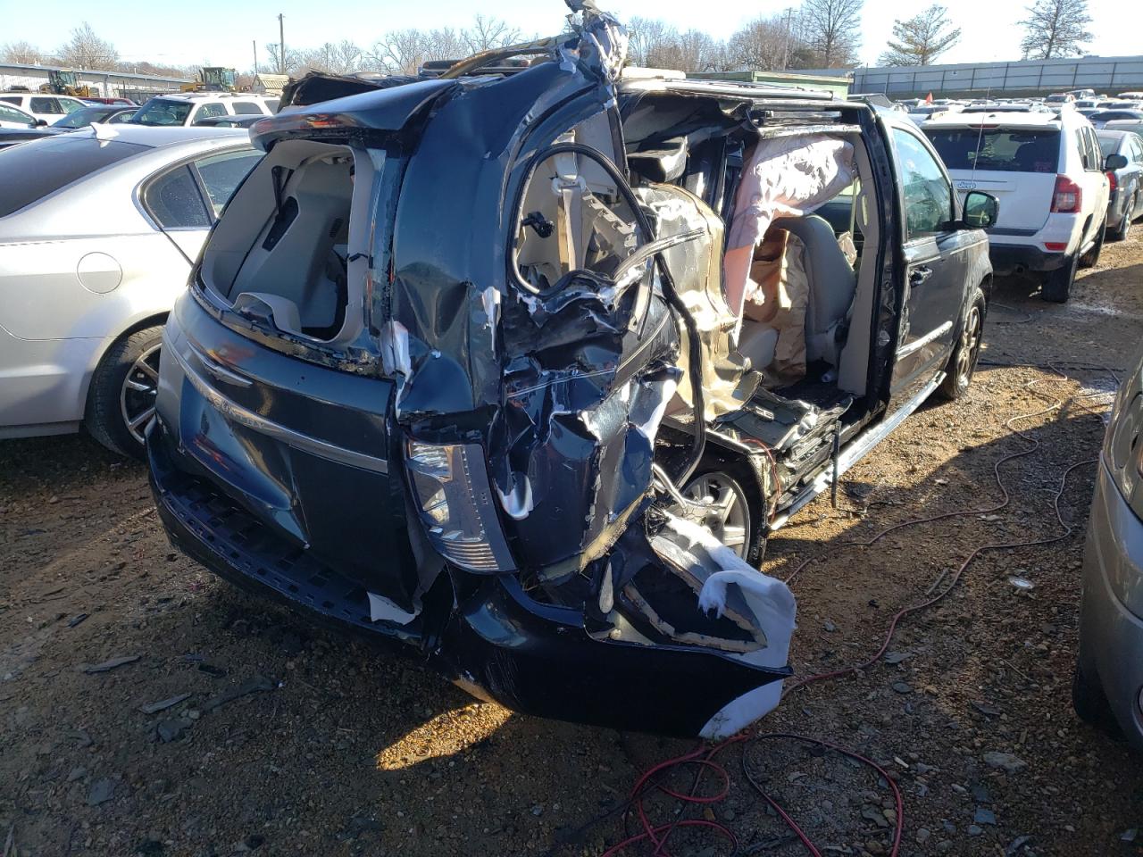 Photo 4 from auction – 2013 CHRYSLER TOWN & COU with VIN 2C4RC1BG9DR594808