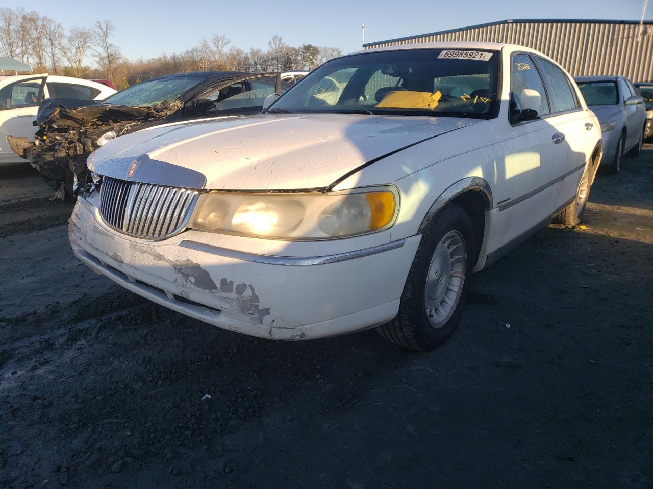 Photo 2 from auction – 1998 LINCOLN TOWN CAR E with VIN 1LNFM81W7WY662454