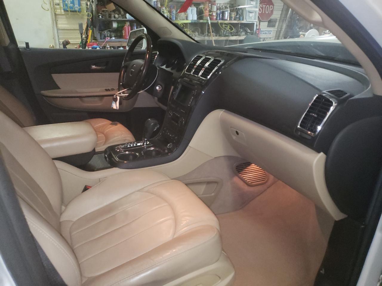 Photo 5 from auction – 2011 GMC ACADIA DEN with VIN 1GKKVTED1BJ383004
