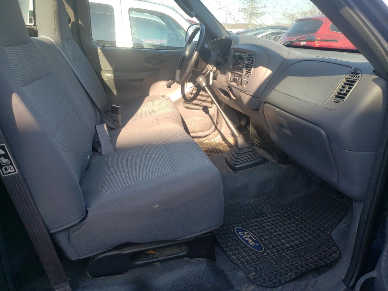 Photo 5 from auction – 2003 FORD F150 with VIN 1FTRF172X3NB50580