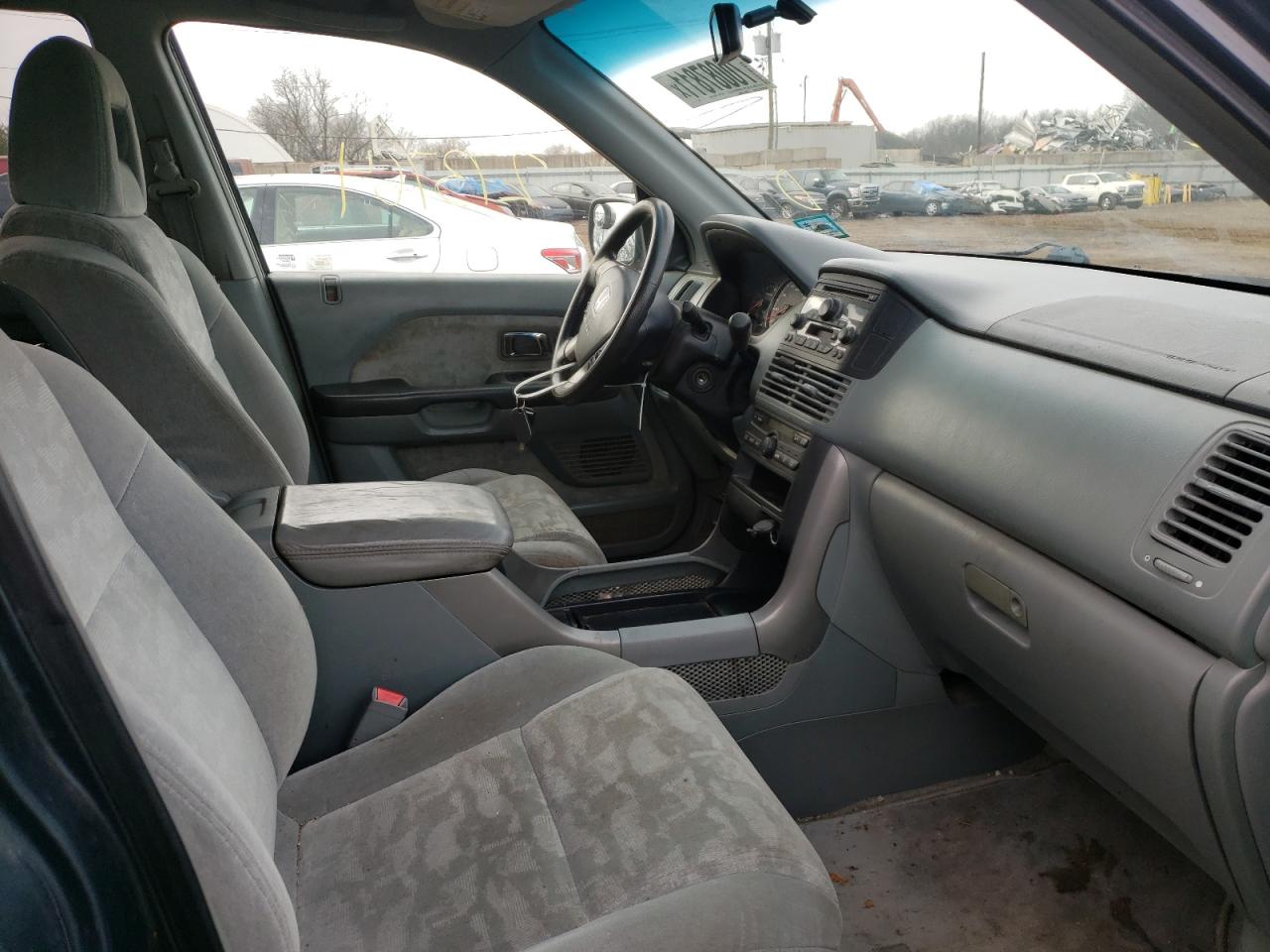 Photo 5 from auction – 2004 HONDA PILOT with VIN 2HKYF18494H610017