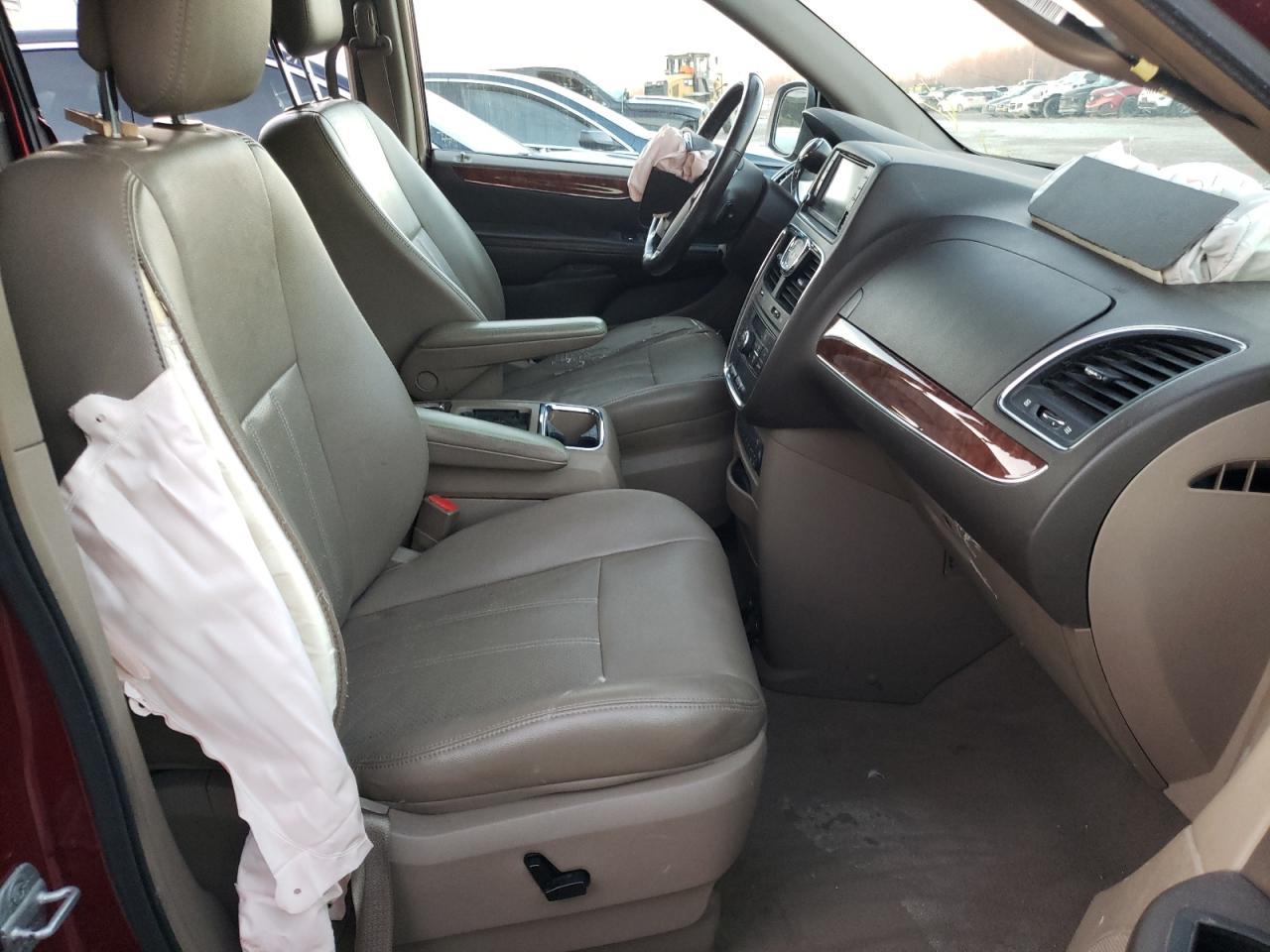 Photo 5 from auction – 2011 CHRYSLER TOWN & COU with VIN 2A4RR8DG1BR613993