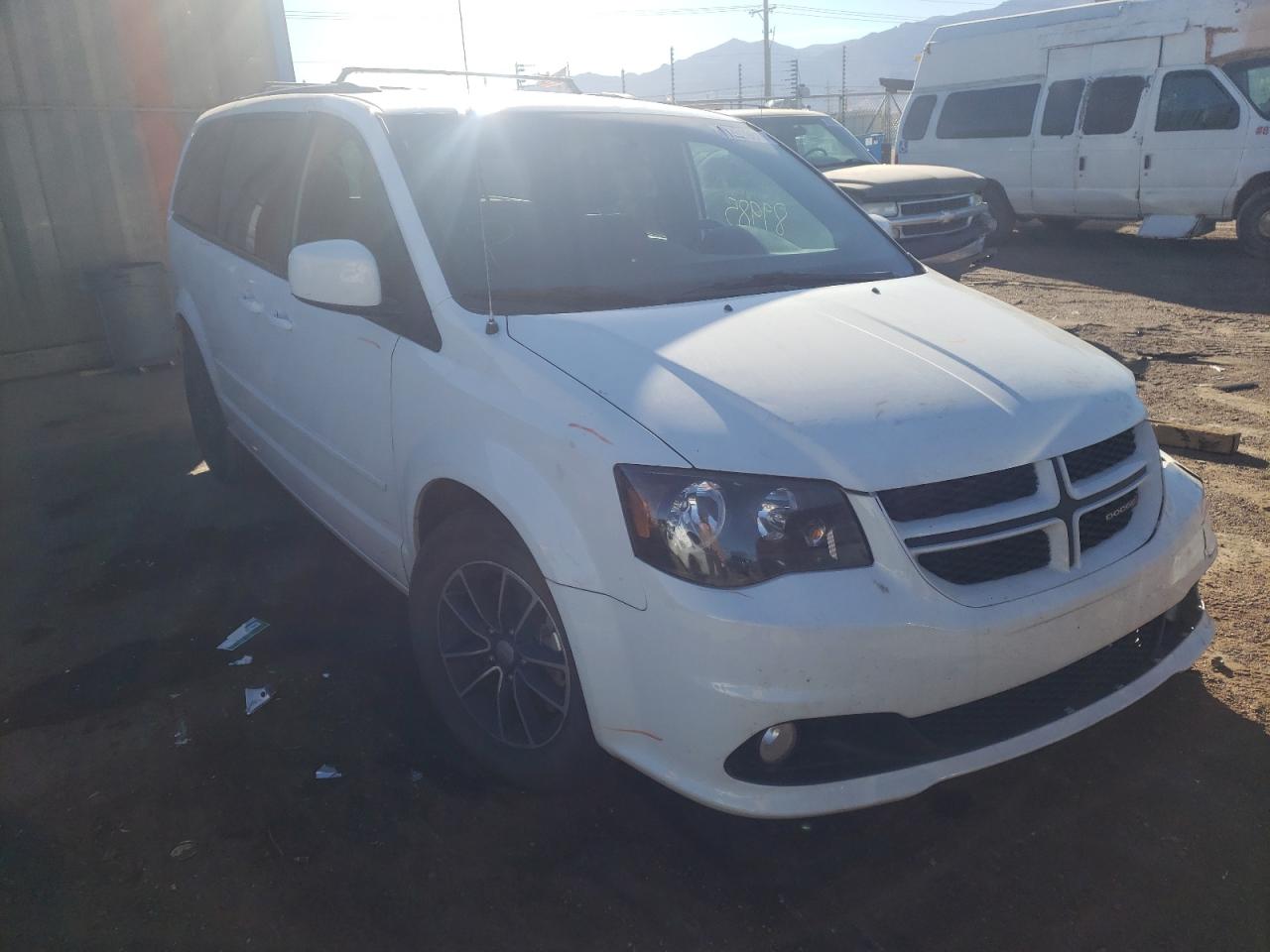 DODGE GRAND CARA 2017 with VIN 2C4RDGEG4HR717691 - Photo from auction