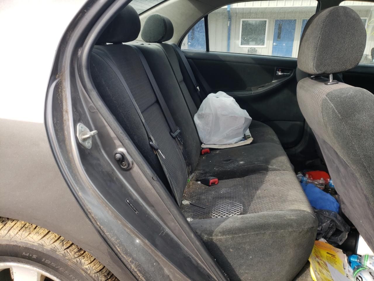 Photo 6 from auction – 2005 TOYOTA COROLLA CE with VIN 2T1BR32E25C421028