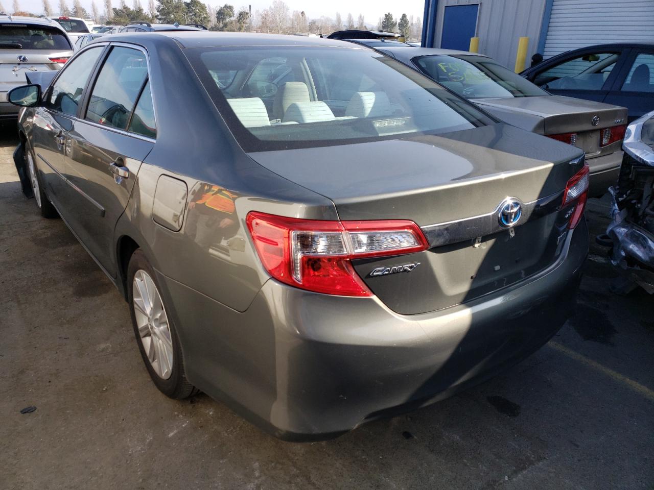 Photo 3 from auction – 2014 TOYOTA CAMRY HYBR with VIN 4T1BD1FK2EU103444