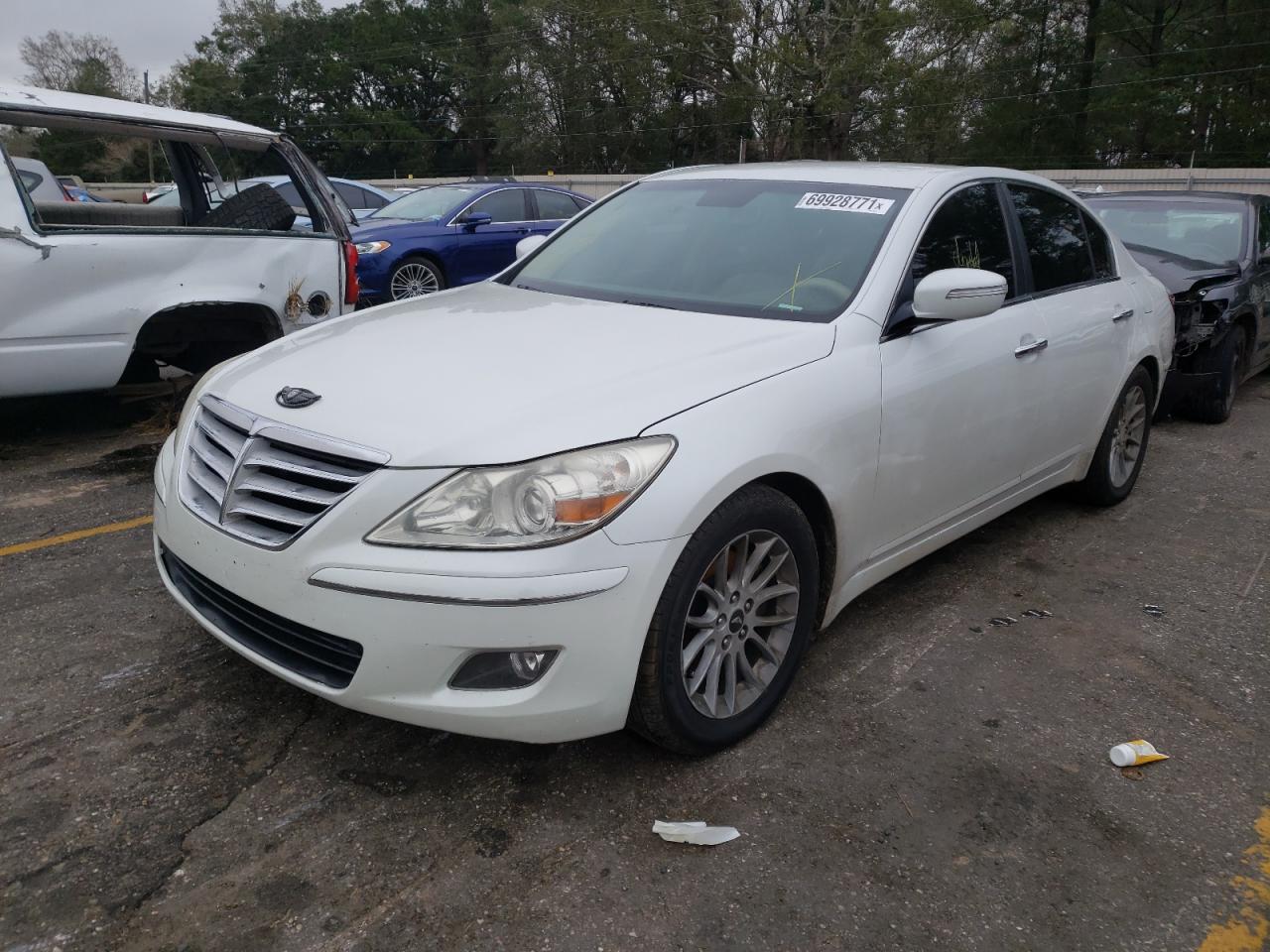 Photo 2 from auction – 2011 HYUNDAI GENESIS 3. with VIN KMHGC4DE9BU128294
