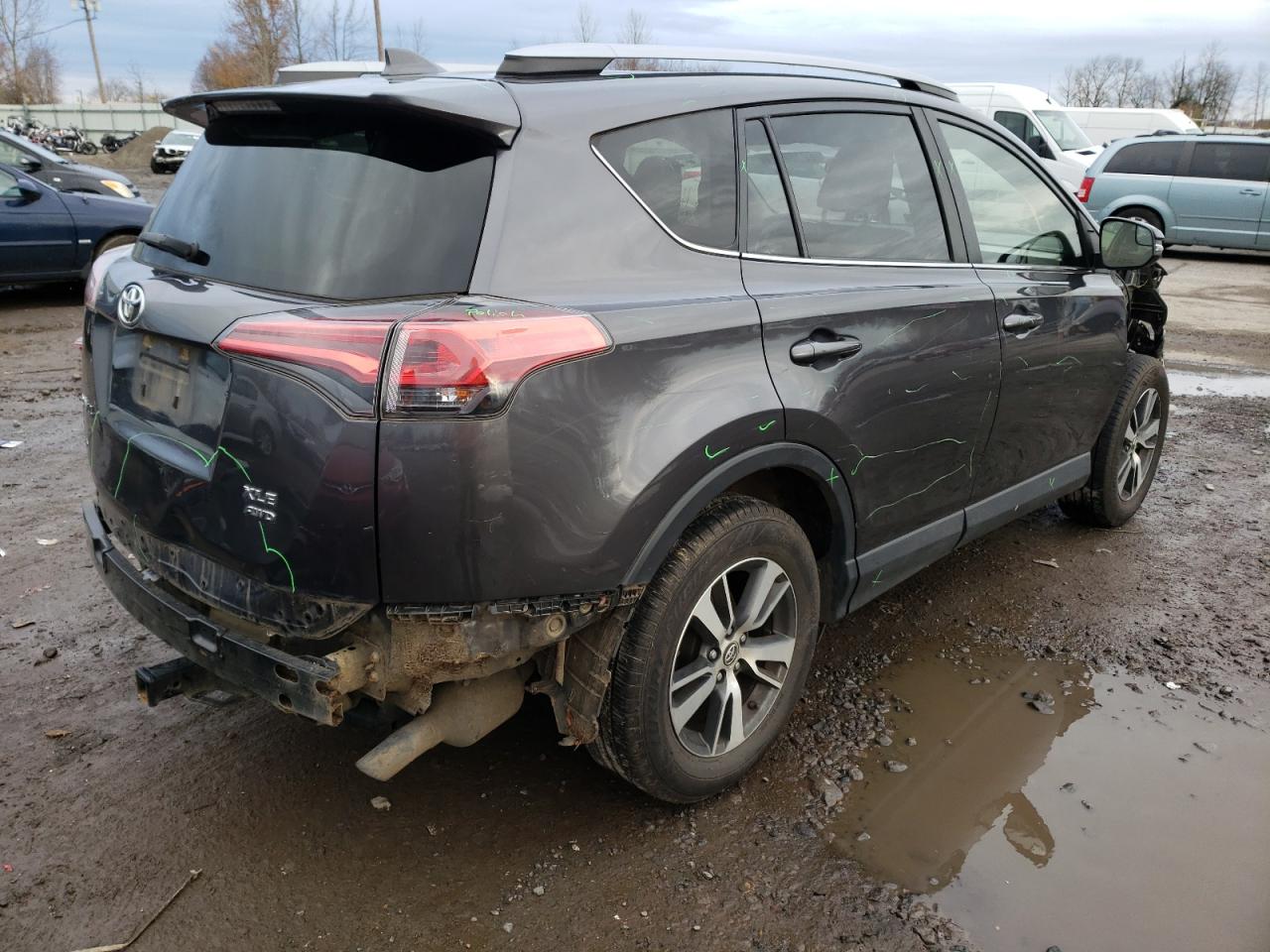 Photo 4 from auction – 2017 TOYOTA RAV4 XLE with VIN JTMRFREV3HJ116779
