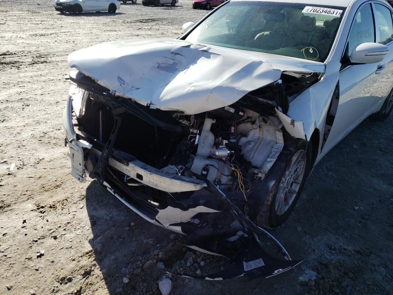 Photo 9 from auction – 2011 HYUNDAI GENESIS 3. with VIN KMHGC4DE4BU113069