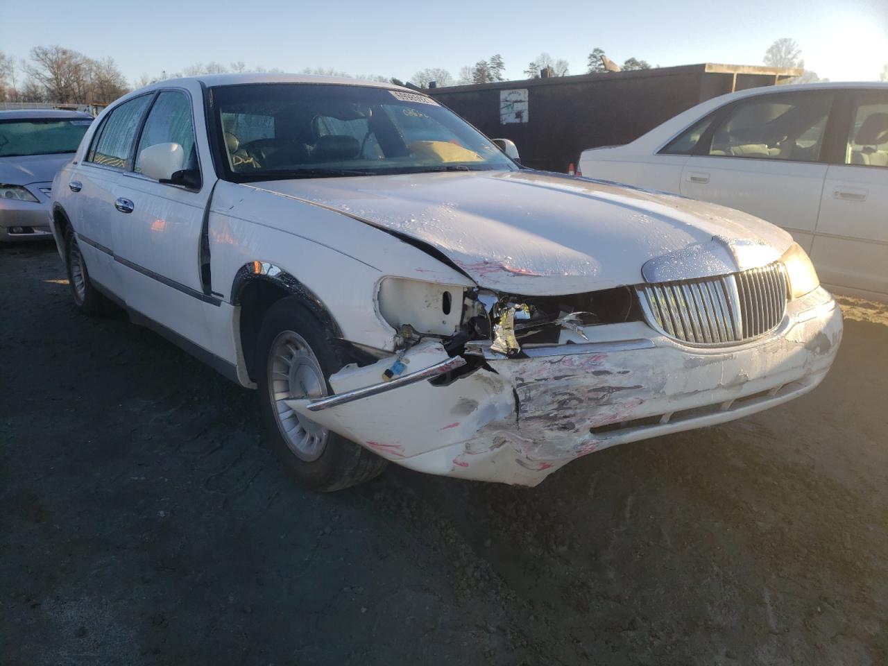 LINCOLN TOWN CAR E 1998 with VIN 1LNFM81W7WY662454 - Photo from auction