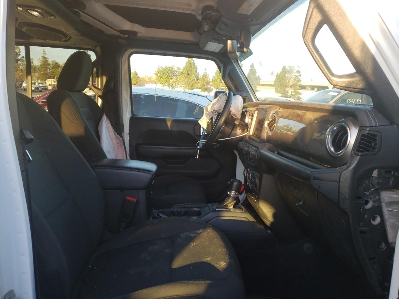 Photo 5 from auction – 2018 JEEP WRANGLER U with VIN 1C4HJXEN5JW199042