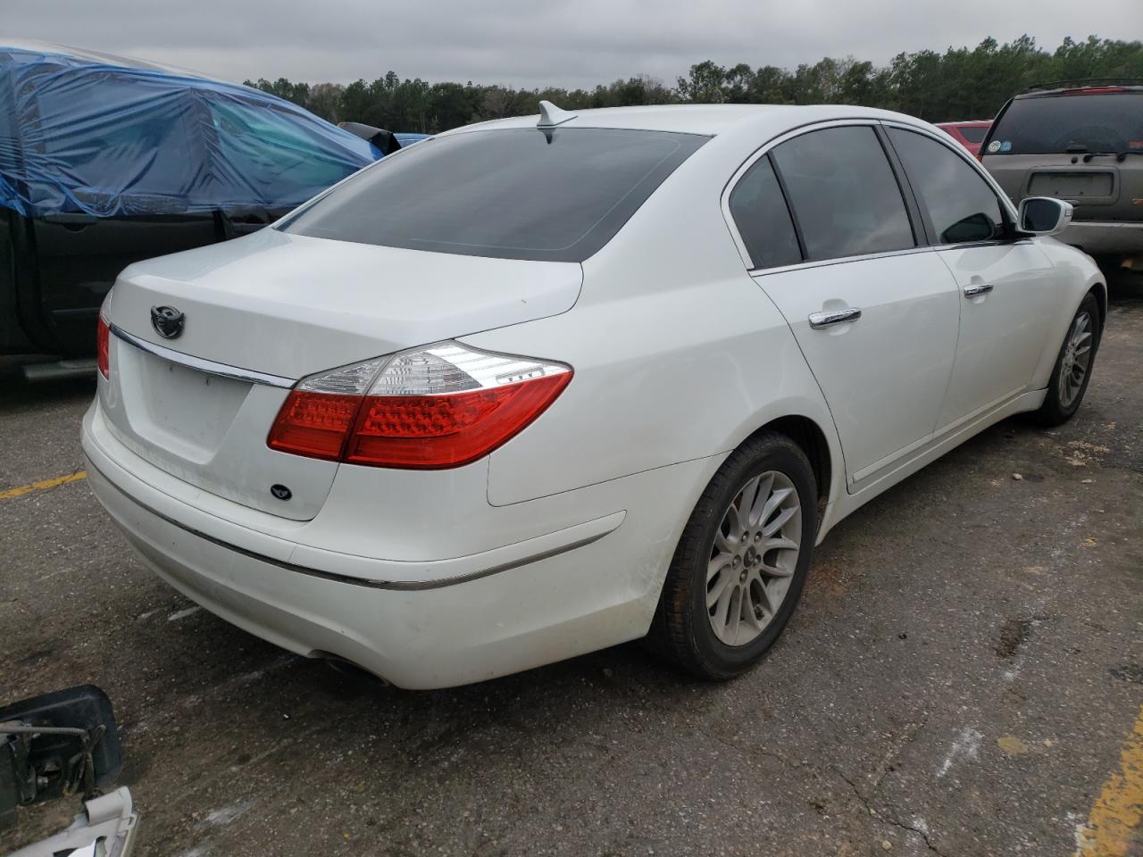 Photo 4 from auction – 2011 HYUNDAI GENESIS 3. with VIN KMHGC4DE9BU128294