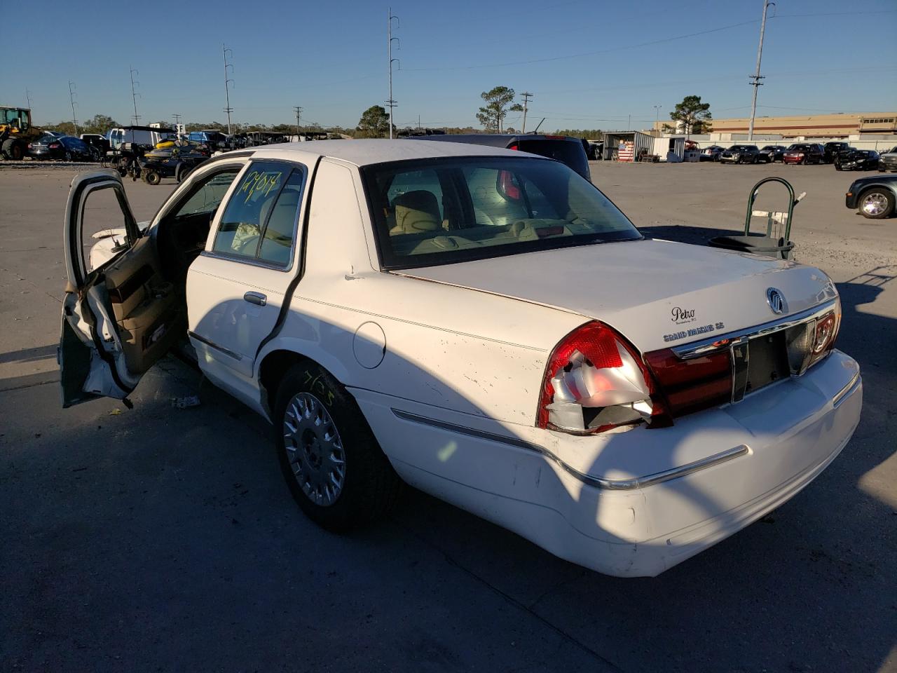 Photo 3 from auction – 2004 MERCURY GRAND MARQ with VIN 2MEFM74W14X628323