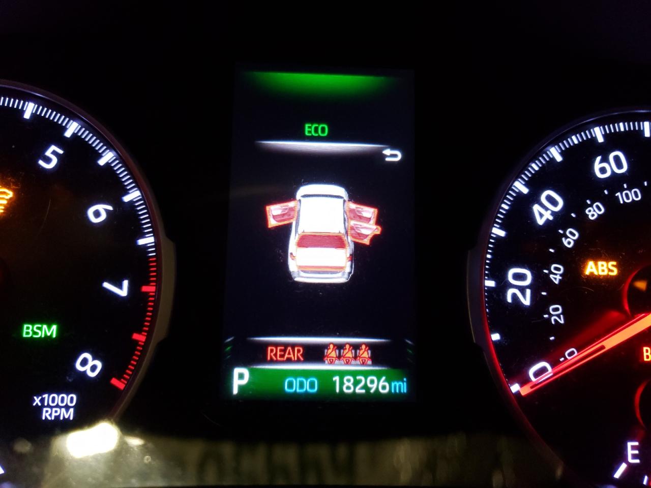 Photo 8 from auction – 2019 TOYOTA RAV4 XLE with VIN JTMW1RFVXKD026633