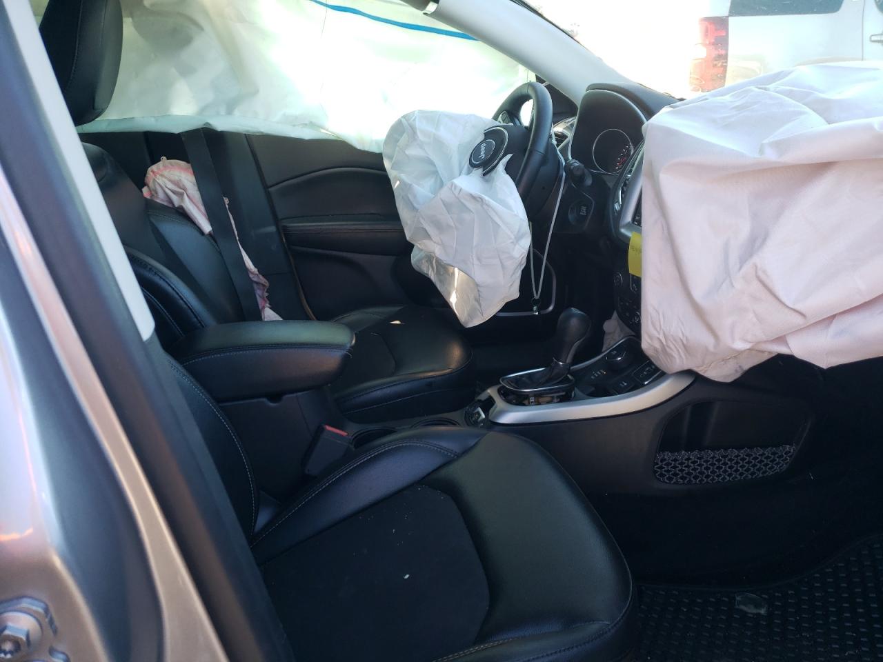 Photo 5 from auction – 2018 JEEP COMPASS LA with VIN 3C4NJDBB5JT393104