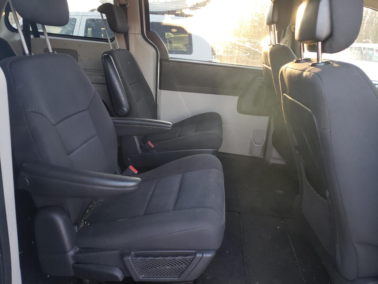 Photo 6 from auction – 2010 DODGE GRAND CARA with VIN 2D4RN6DX2AR360819