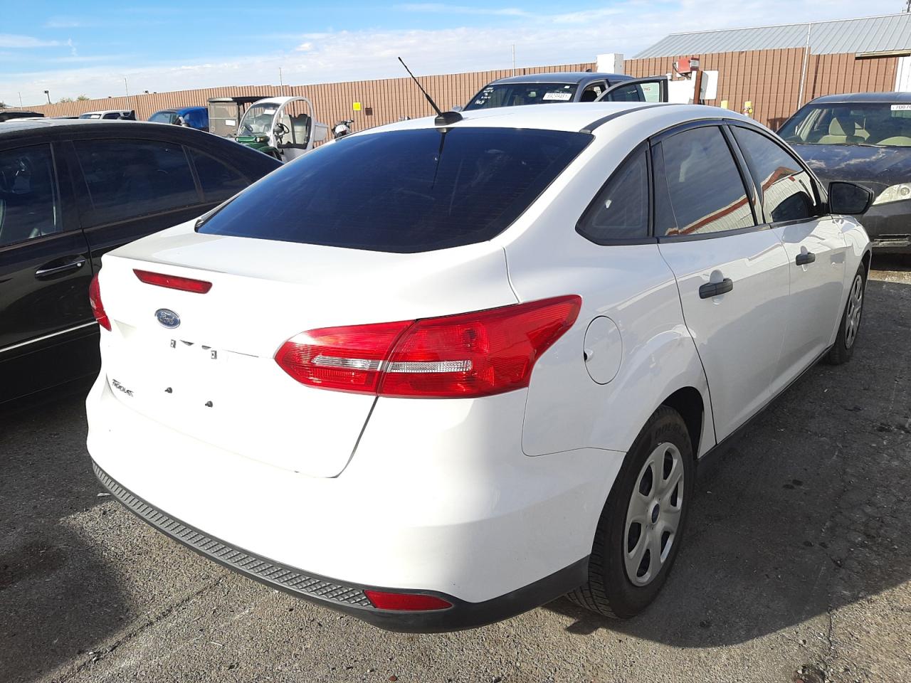 Photo 4 from auction – 2015 FORD FOCUS S with VIN 1FADP3E26FL275510