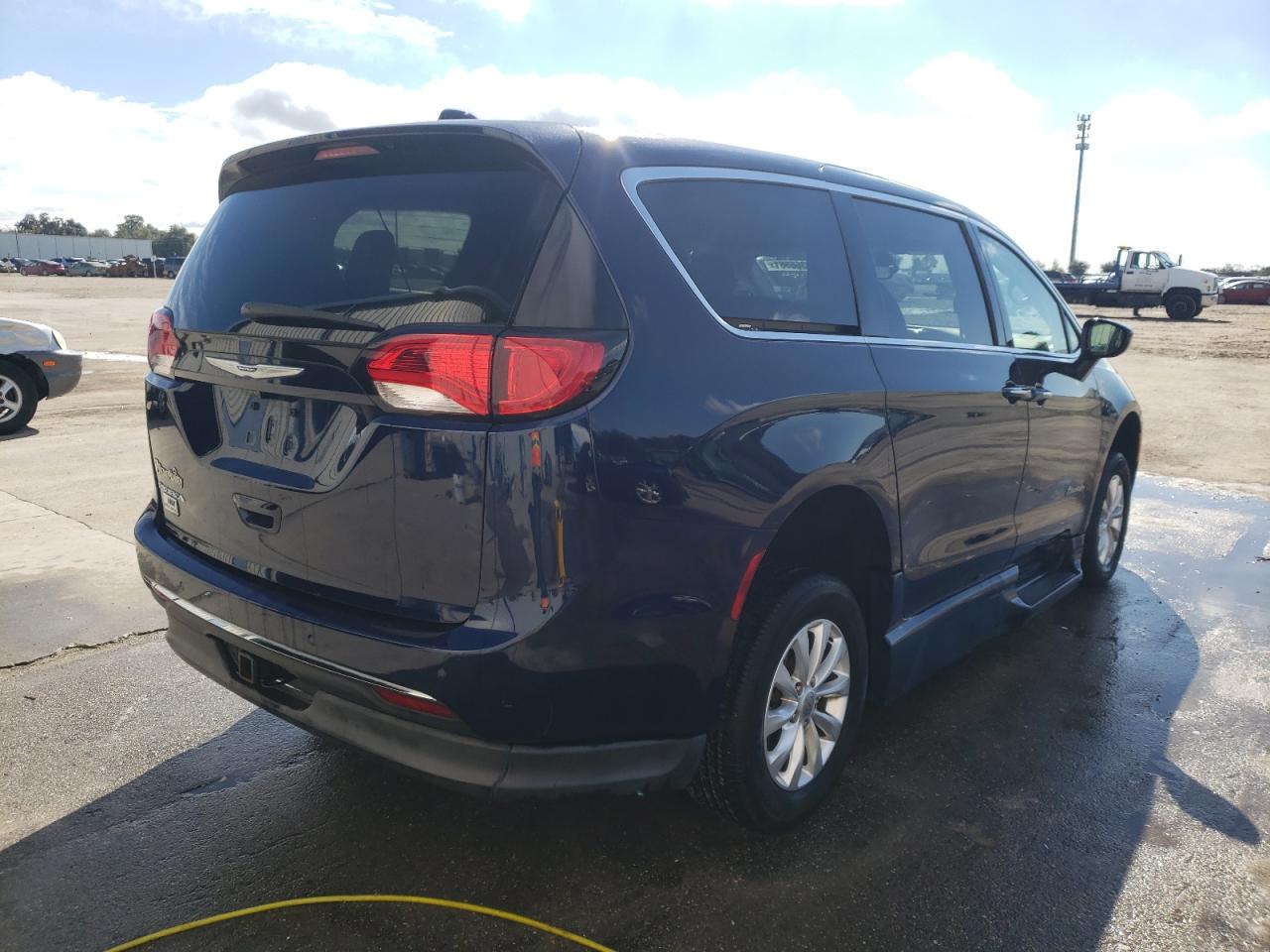 Photo 17 from auction – 2018 CHRYSLER PACIFICA T with VIN 2C4RC1FG7JR305818