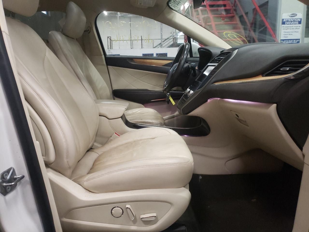 Photo 5 from auction – 2015 LINCOLN MKC with VIN 5LMCJ2A93FUJ02678