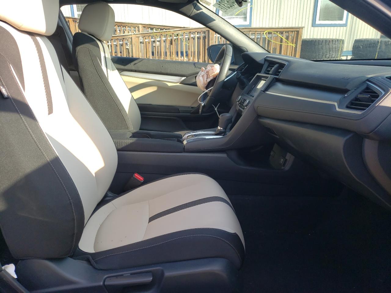 Photo 5 from auction – 2017 HONDA CIVIC LX with VIN 2HGFC4B05HH303757