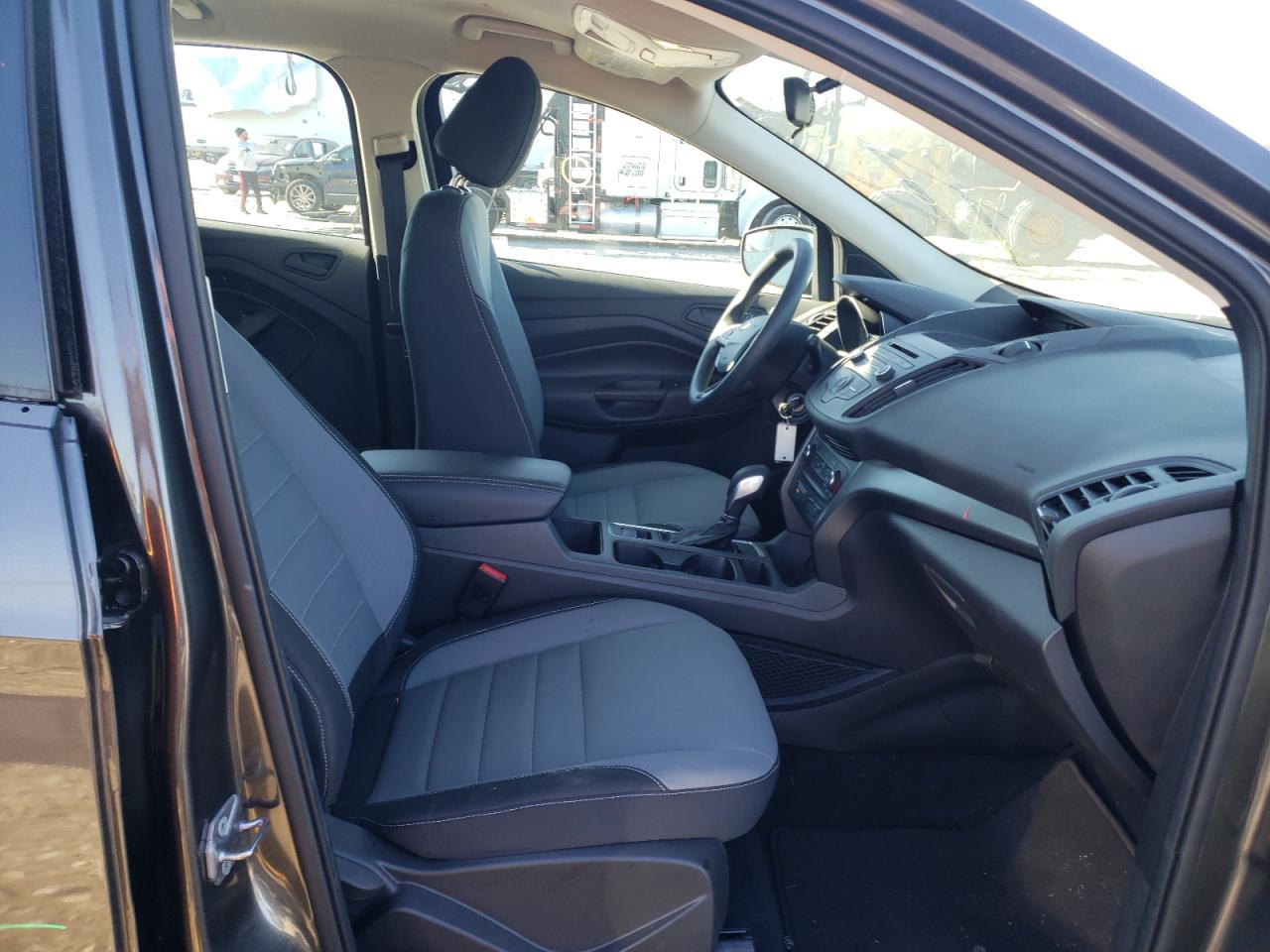 Photo 5 from auction – 2017 FORD ESCAPE S with VIN 1FMCU0F73HUC18441